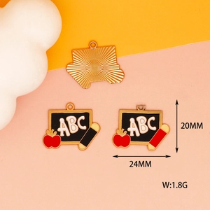Detailansicht von Schulanhängern aus Legierung mit Maßen von 24x20 mm und 1,8 g Gewicht