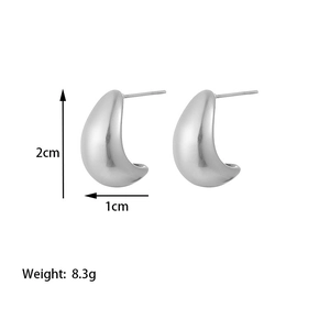 Minimalist silver C-shaped drop earrings with 2cm height and 8.3g weight dimensions