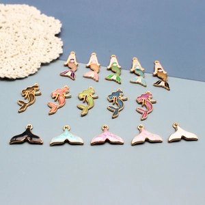 Dijes de sirena y cola de pez de esmalte para la creación de joyas DIY de océano