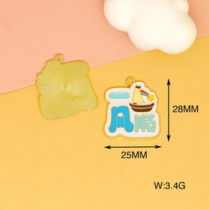 Primer plano del colgante 'Buen viaje' con medidas de 28mm x 25mm y marcado de peso 3,4g
