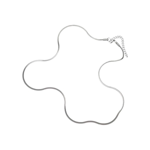 Collana lunga minimalista a catena serpente d'argento con chiusura a moschettone