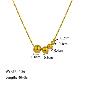 Minimalistische Goldkette mit fünf polierten Perlen von 0,2 cm bis 0,6 cm an feiner Kette