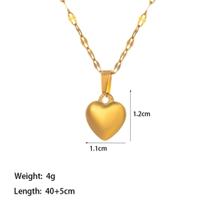 Détails du pendentif cœur en or 18 carats avec dimensions 1,2 cm de hauteur et 1,1 cm de largeur
