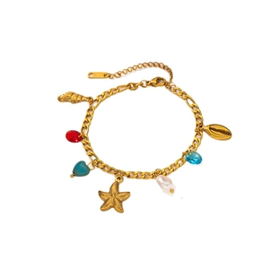 Bracelet doré thème océan avec breloques étoiles de mer, coquillages et perles