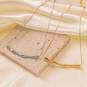 Irregular Curved Bar Pendant Necklace Titanium Steel Minimalist Geometric Liquid Metal Style Snake Chain Jewelry Women