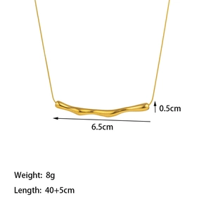 Irregular folded arc necklace in 18K gold plated stainless steel with adjustable chain