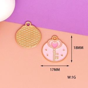 Detailed size guide for the 18mm heart key alloy charm showing weight and dimensions