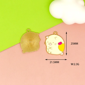 Close-up view of a cute cartoon cat alloy enamel pendant showing 25mm size details