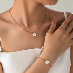 French style gold titanium steel necklace and bracelet set with white shell flower pendants