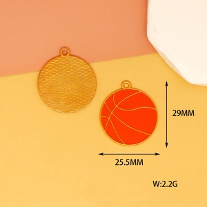 Vue détaillée du pendentif basket, dimensions 25,5mm x 29mm, poids 2,2g pour DIY