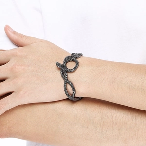 Brazalete de serpiente retro de acero inoxidable para hombre con textura