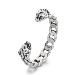 Brazalete retro de acero titanio con cabeza de león y eslabones de plata vieja