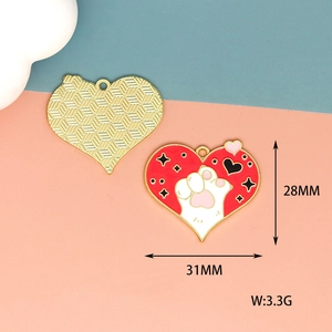 Detail showing 31x28mm dimensions of red heart cat paw pendant weighing 3.3g for DIY.