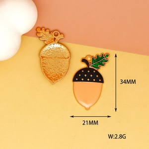Detailed view of acorn alloy pendant showing 34x21mm dimensions and 2.8g weight