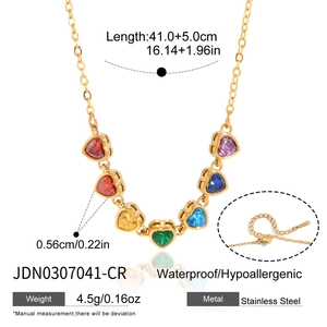 Goldene Edelstahl Tenniskette mit farbenfrohen Zirkonia Herzen im Regenbogen-Stil