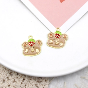 Detail van schattige aardbeibeer bedeltjes van legering voor DIY-sieraden en oorbellen
