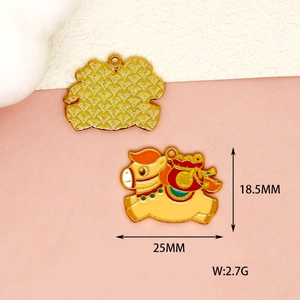 Detailed view of cartoon zodiac horse enamel pendant showing dimensions and weight
