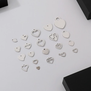 Breloques en forme de cœur en acier inoxydable pour bijoux DIY, motifs évidés et strass