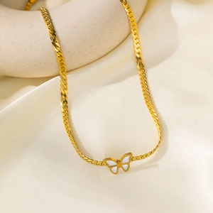 Elegante goldene Schlangenkette mit weißem Schmetterlingsanhänger aus Muschel für Damen