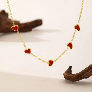 Collier En Acier Inoxydable Avec Plusieurs Pendentifs Coeur En Émail Rouge Plaqué Or 18K Style Français Bijoux