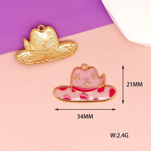 Ciondoli cappello da cowboy in smalto rosa e oro con misure di 34 mm per 21 mm