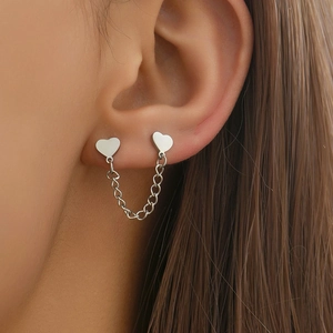 Boucles d'oreilles cœur en acier inoxydable argenté pour double piercing portées