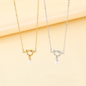 Eleganti collane con cuore annodato in oro e argento e pendenti di perle da donna