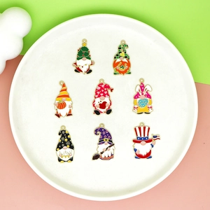 Collection de breloques en émail de nains de Noël pour la création de bijoux