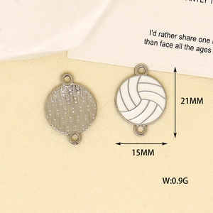 Vue macro détaillée du pendentif volleyball avec dimensions 21x15mm et poids de 0,9g