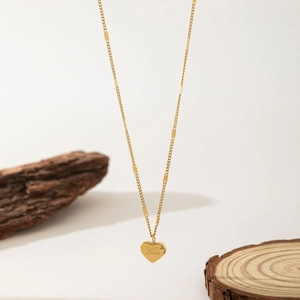 Elegant gold heart pendant necklace with Love engraving on a stylish O-chain