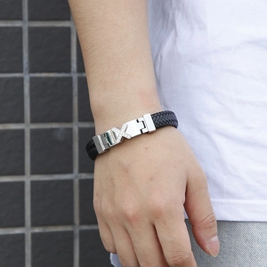 Handgemaakte gevlochten leren armband voor heren met roestvrijstalen kruis hanger