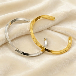 Bracelet Jonc Torsadé Acier Inoxydable Plaqué Or 18K Minimaliste Géométrique Ouvert Réglable Pour Hommes Femmes