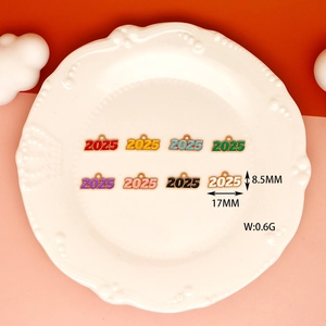 Close-up of colorful 2025 enamel charms showing dimensions 17x8.5mm and 0.6g weight.