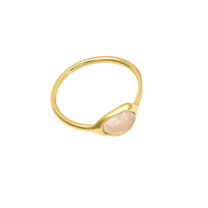 Bague minimaliste en acier inoxydable 316 avec quartz rose naturel irrégulier doré.