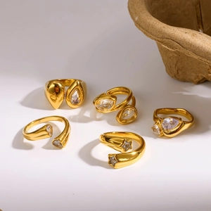 Ανοιχτά δαχτυλίδια από ανοξείδωτο ατσάλι 18k με διαφανείς κρυστάλλους σε διάφορα σχήματα