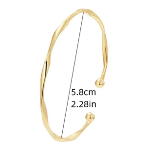 Gold Mobius twist bangle with 5.8cm inner diameter and minimalist irregular design