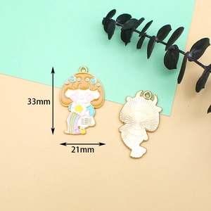 Especificaciones de dimensiones para el dije de esmalte niña dibujo animado joyería DIY
