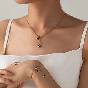 Mini Collana Cuore Rosso Donne Acciaio Titanio Placcato Oro 18K Regolabile Cuore Nappa Catena A Y Gioielli Di Lusso Francese