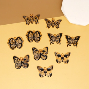Gothische schedel vlinder bedeltjes voor DIY sieraden met zwart-wit emaille detail