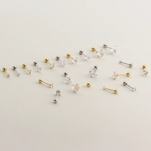 Boucles d'oreilles en argent S925 avec zircone en cœur et fermoir à vis, tailles variées