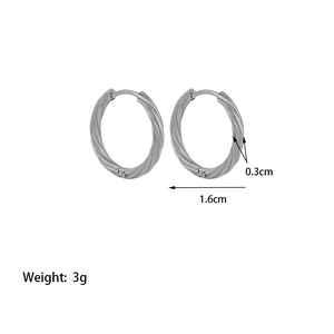Détails des dimensions des créoles torsadées de 1,6 cm de diamètre et 3 g de poids