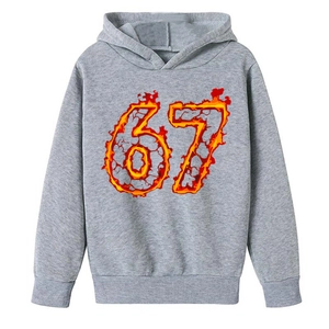 Sweat à capuche gris pour garçon avec imprimé créatif numéro 67 motif flammes