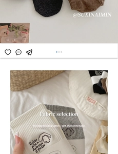 Nahaufnahme der niedlichen Hundestickerei und der fein gerippten Textur dieser Baumwollsocken