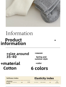 Detailaufnahme der gerippten Baumwollsocken in Weiß und Grau für Damen