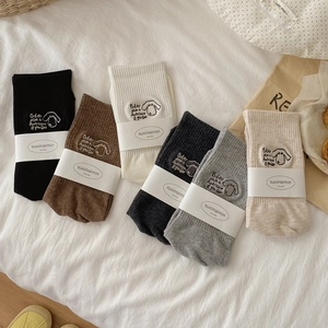 6er-Pack Baumwollsocken mit Cartoon-Hunde-Stickerei in verschiedenen neutralen Farben