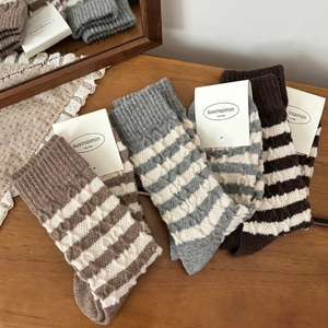 Chaussettes en laine à rayures avec maille torsadée aux tons vintage et chauds