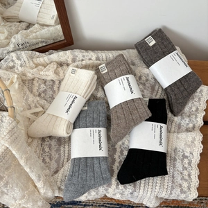 Five-pack of ribbed wool blend socks in autumn colors with elegant fabric labels