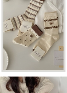 Détails de broderie d'ours et rayures sur chaussettes mi-hautes en coton marron