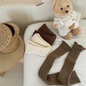 Jambières en grosse maille crème, marron foncé et café pour le confort d'hiver