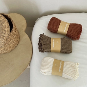 Jambières japonaises en maille torsadée rouge, marron et beige avec bordure ondulée